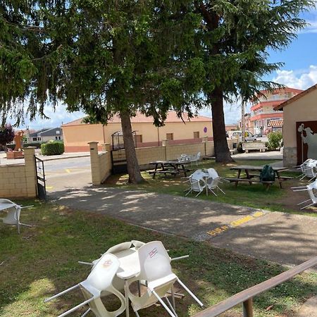 Хостел Albergue Municipal Сан-Мартин-дель-Камино Экстерьер фото