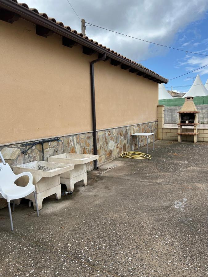 Хостел Albergue Municipal Сан-Мартин-дель-Камино Экстерьер фото