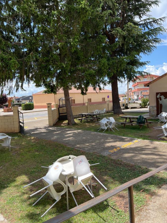Хостел Albergue Municipal Сан-Мартин-дель-Камино Экстерьер фото